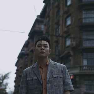 娇小自由者西元孩儿
